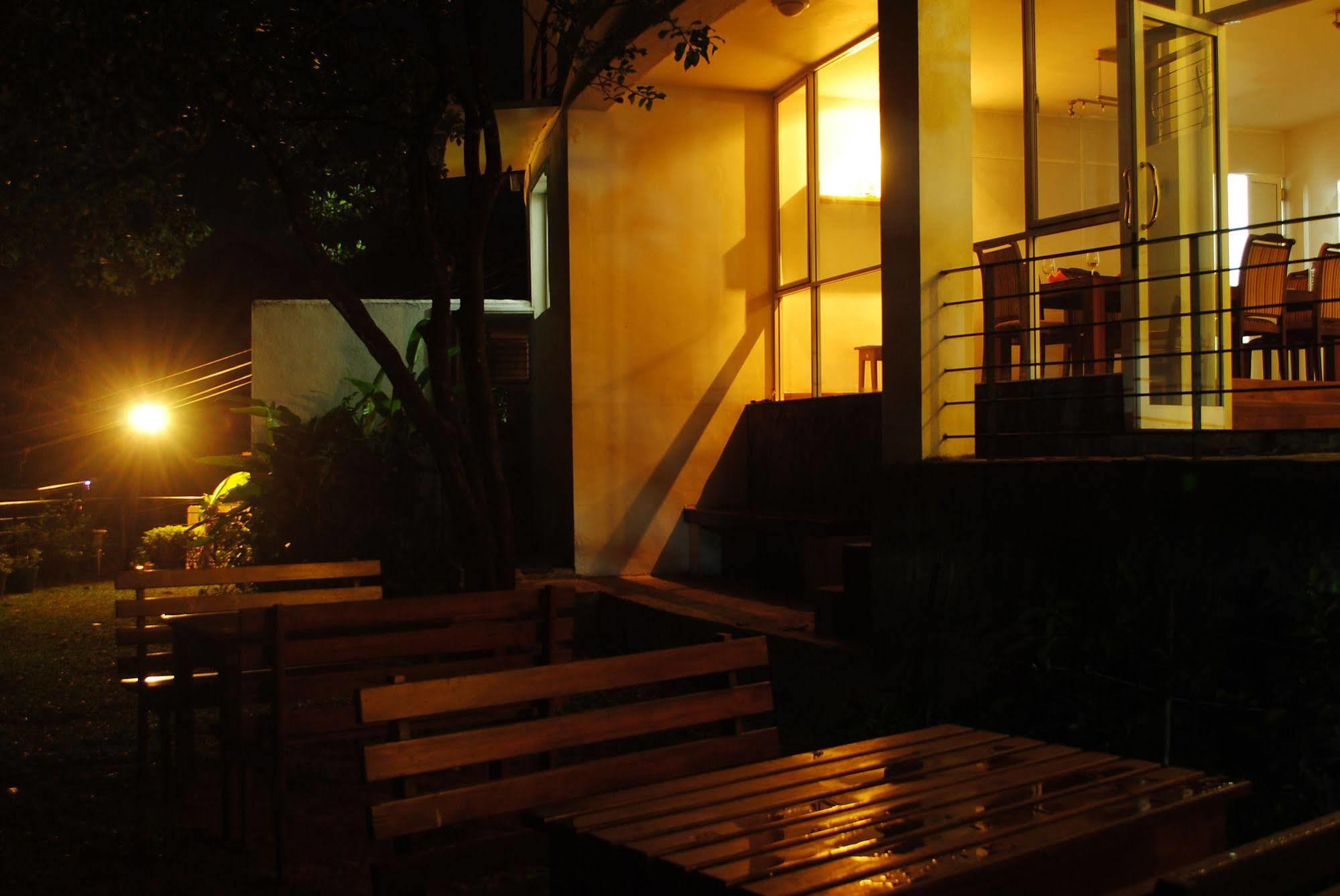 Hotel See Kandy Esterno foto