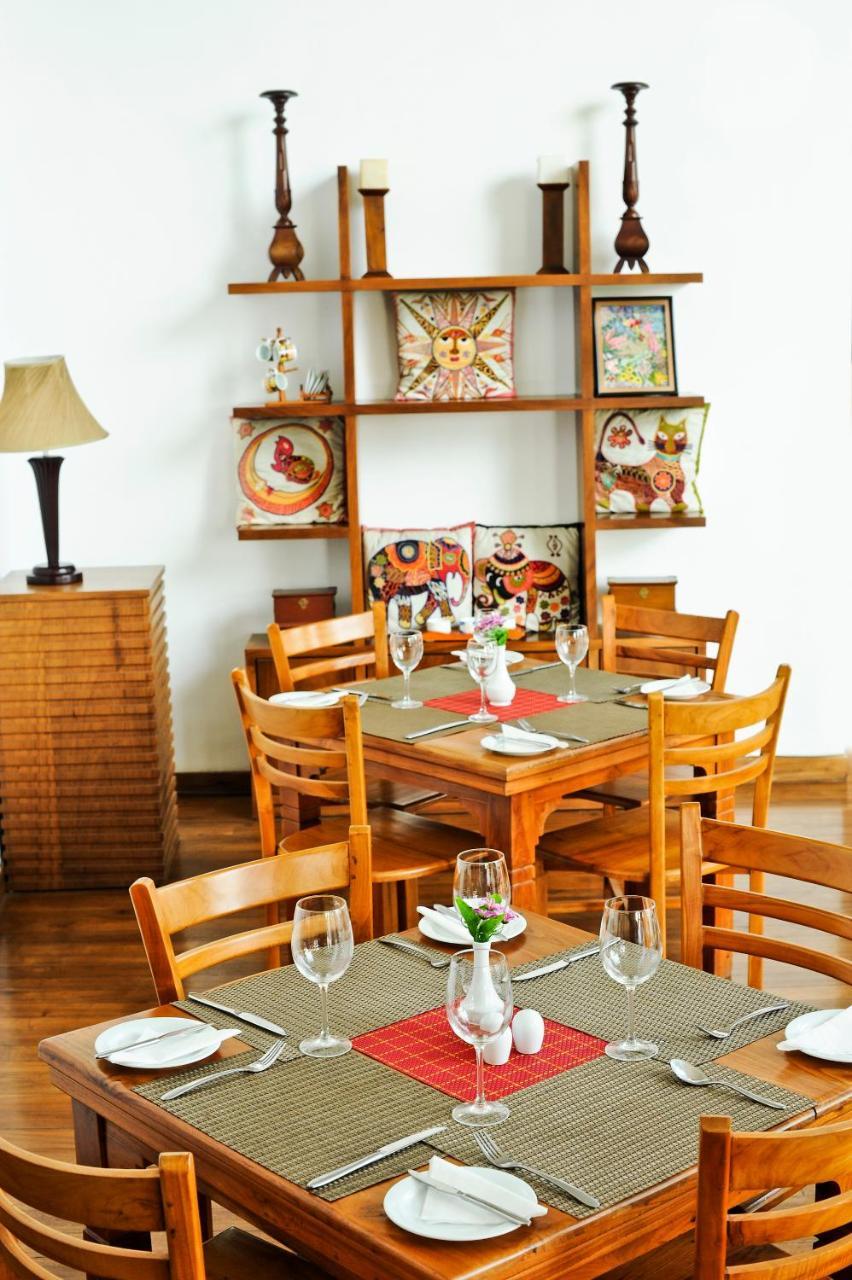 Hotel See Kandy Esterno foto