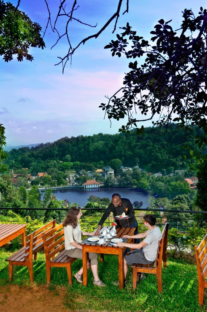Hotel See Kandy Esterno foto